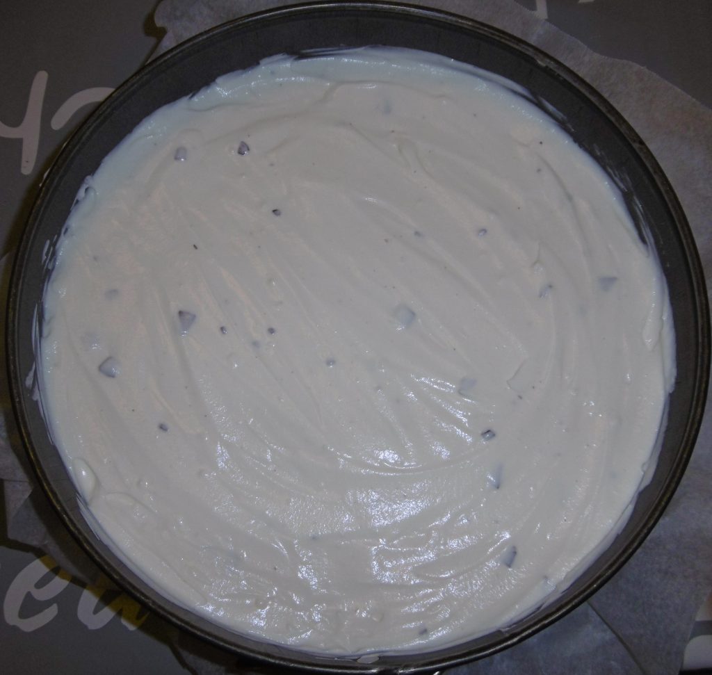 Cheesecake alla stracciatella e amarene - Crema nella tortiera