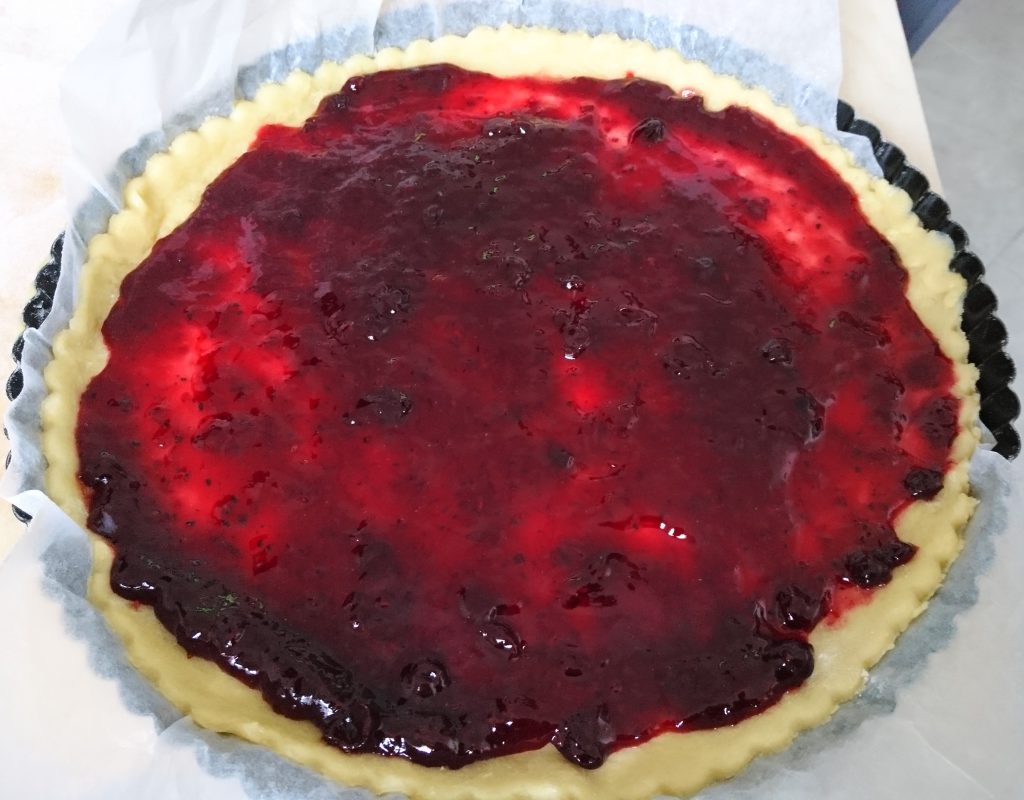 Crostata con marmellata ai frutti di bosco - Aggiunta marmellata