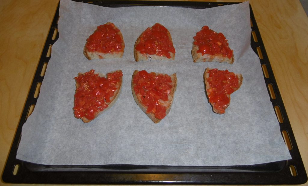 Crostini con pomodoro e formaggio - Aggiunta pomodoro