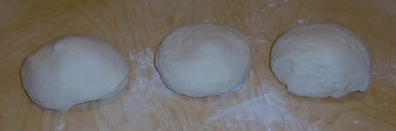 Impasto della pizza con la macchina del pane - Divisione in panetti