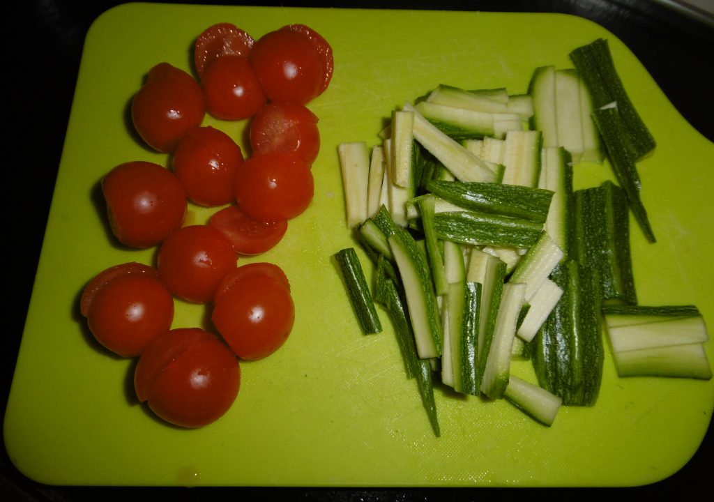 Pici con calamari, pomodori e zucchine - Verdure tagliate