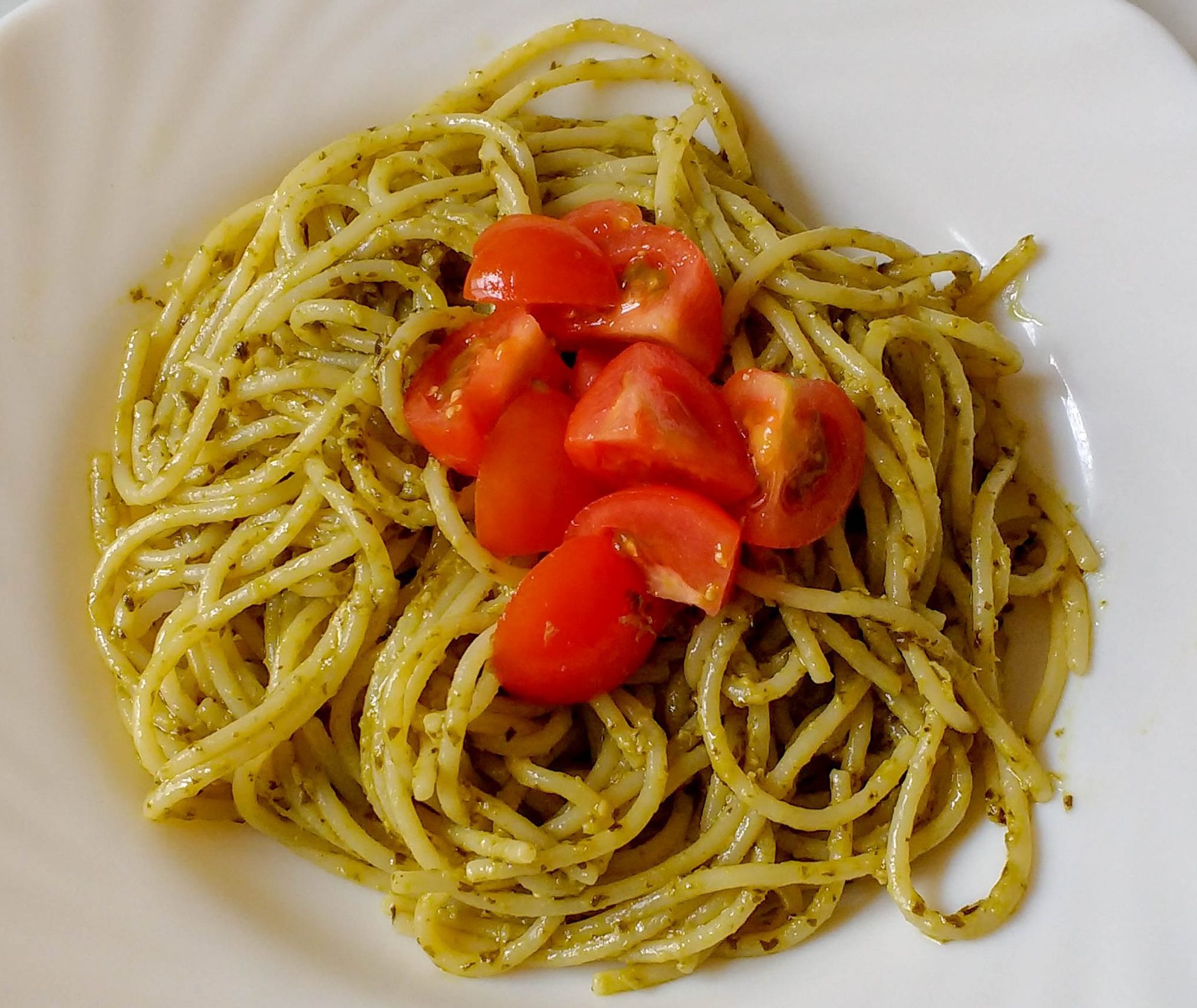 TengoFame Spaghetti con pesto e pomodorini