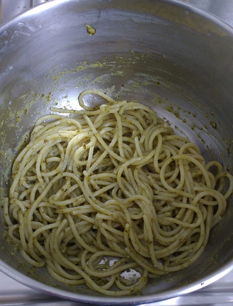 Spaghetti pesto e pomodorini - Spaghetti con pesto