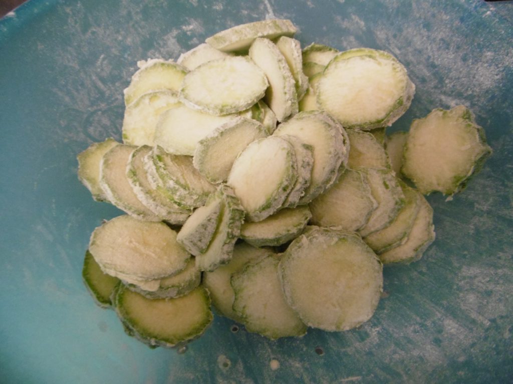 Zucchine trifolate - Scolatura farina