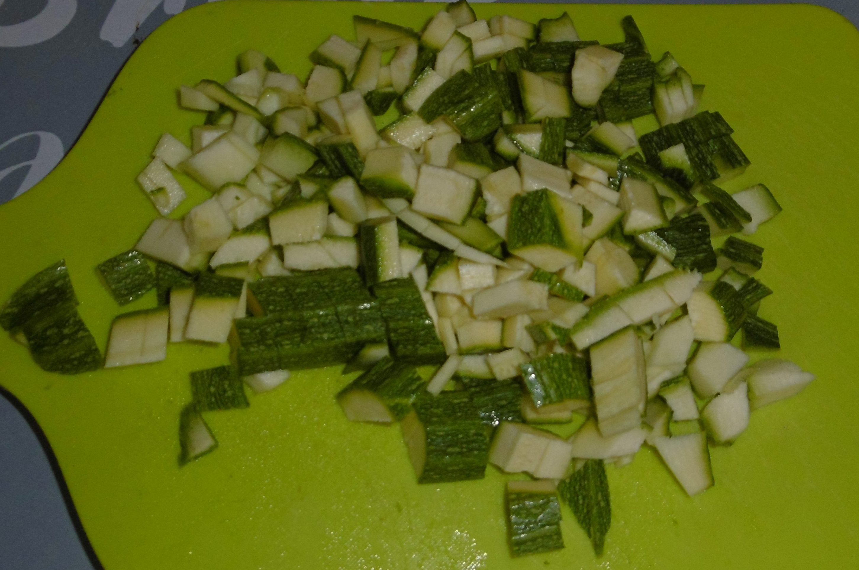 Fusilli con crema di zucchine e carote - Zucchine tagliate a dadini