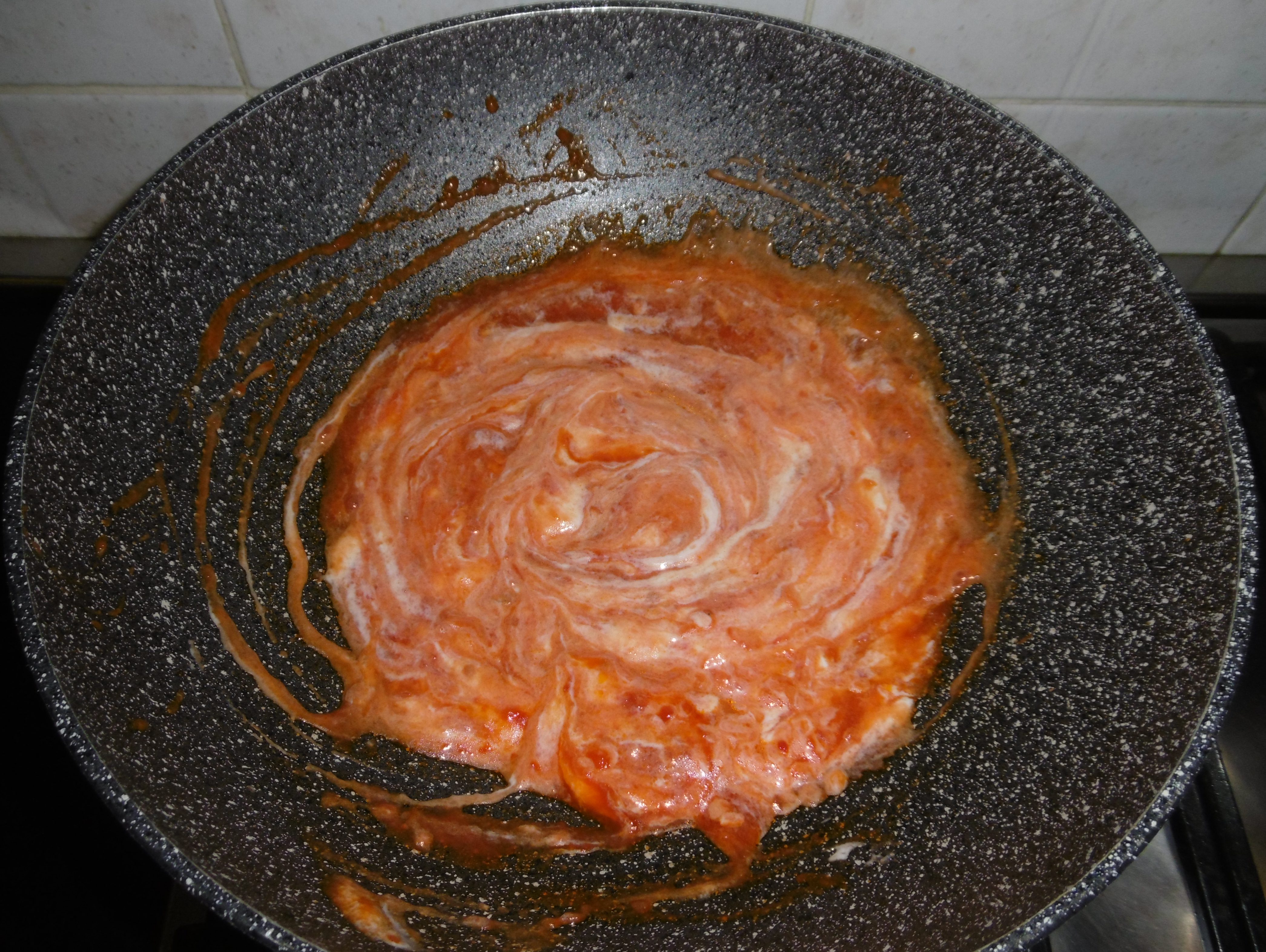 Tortelloni in salsa rosa - Aggiunta panna