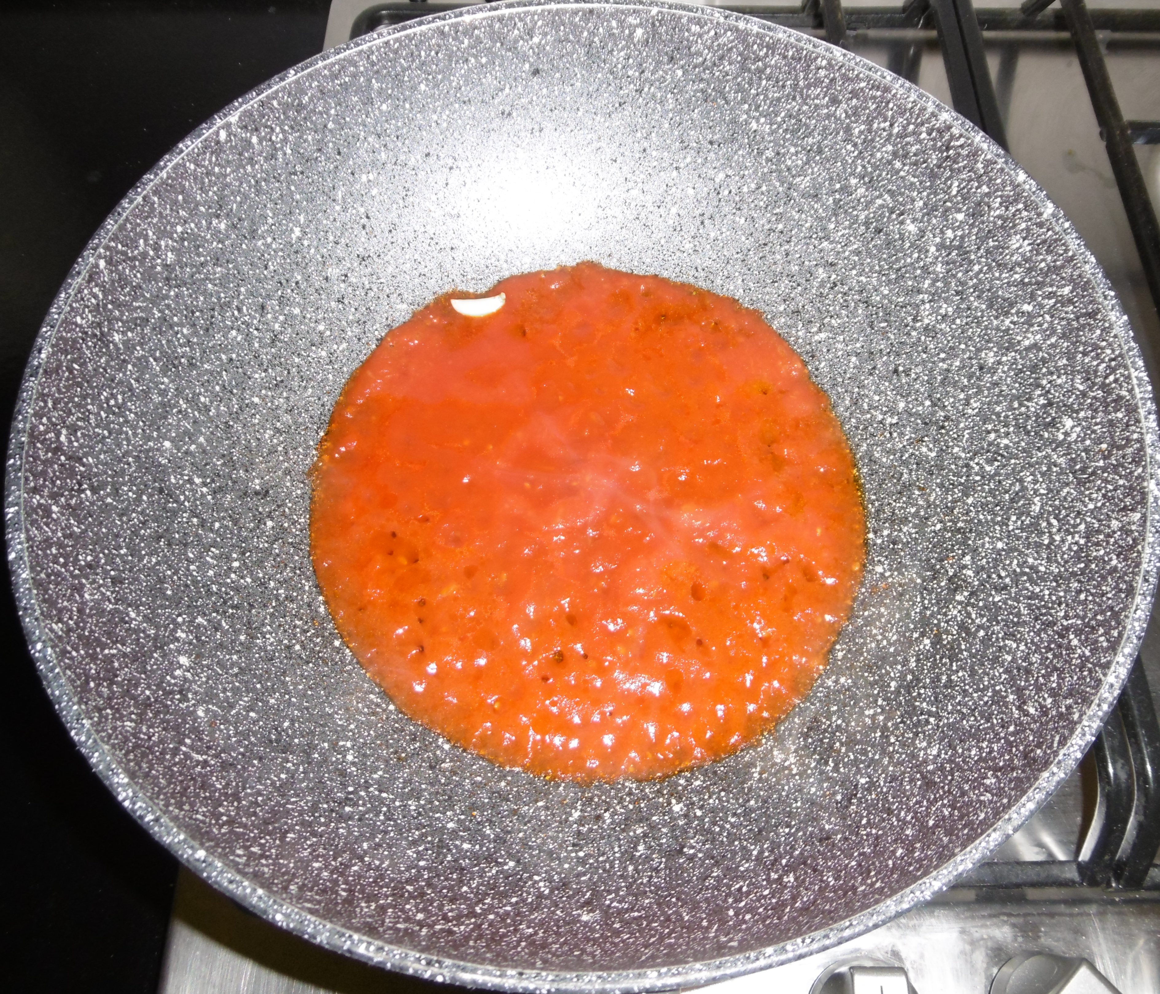 Tortelloni in salsa rosa - Aggiunta pomodoro