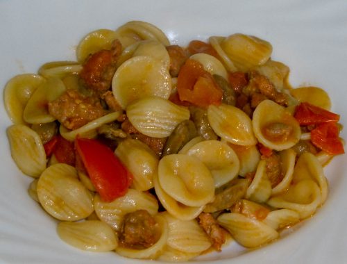 Orecchiette con pomodorini, salsiccia e funghi - Piatto pronto