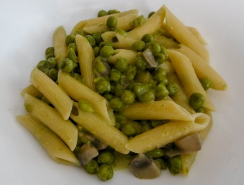 Penne con piselli, funghi e panna - Piatto pronto