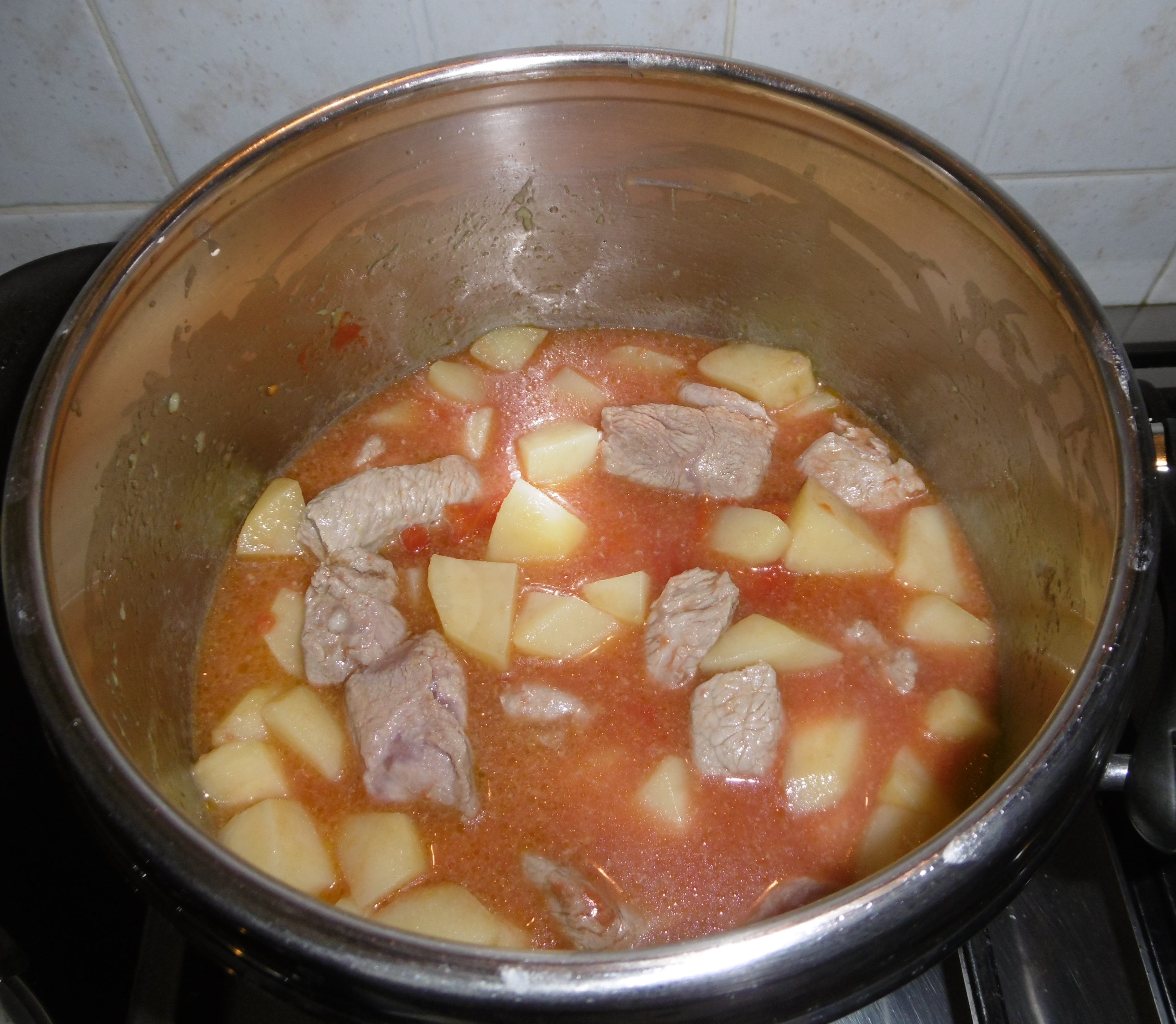 Spezzatino di vitello con patate - Aggiunta pomodoro