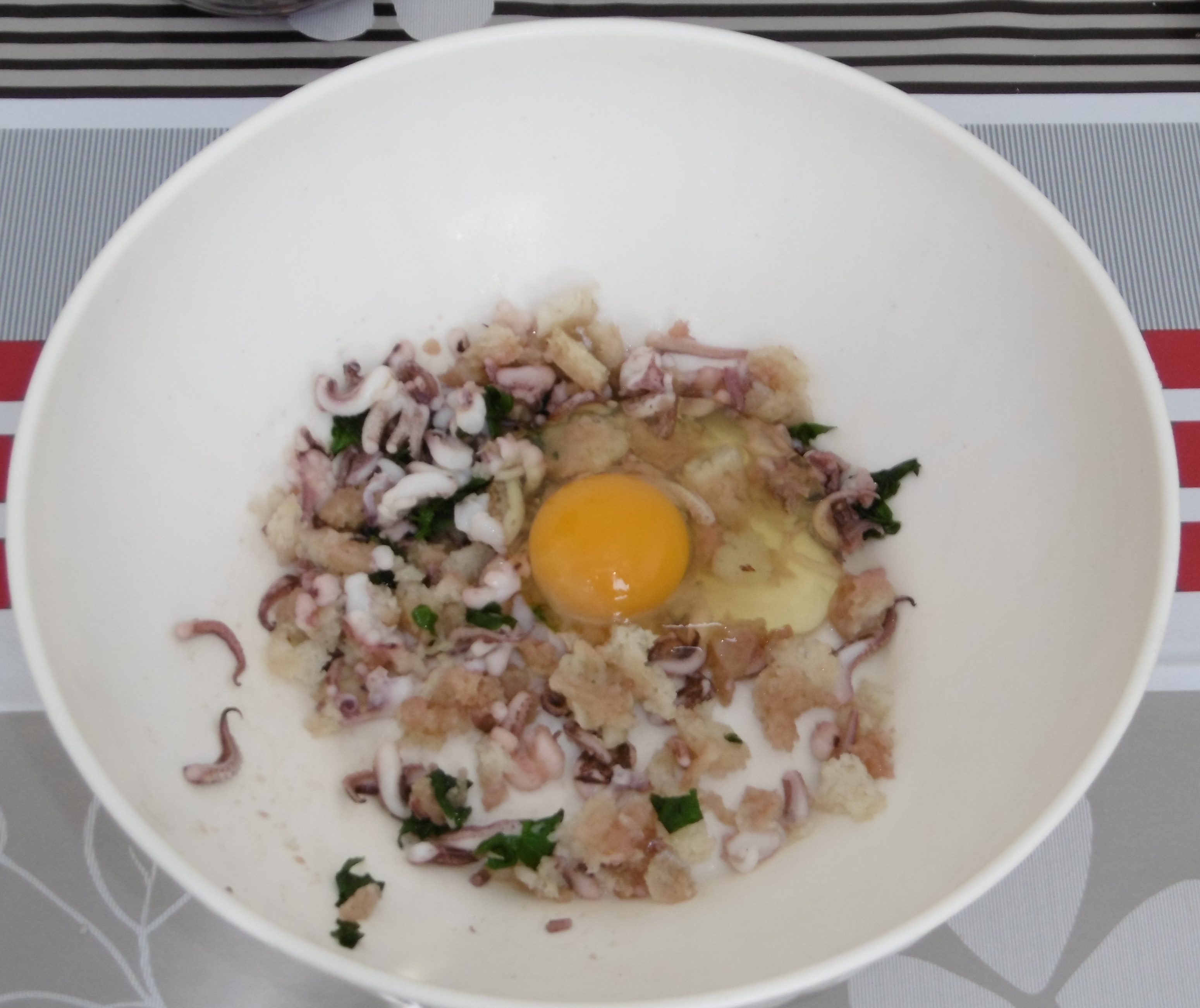 Calamari ripieni con pomodorini e olive - Aggiunta uovo e parmigiano