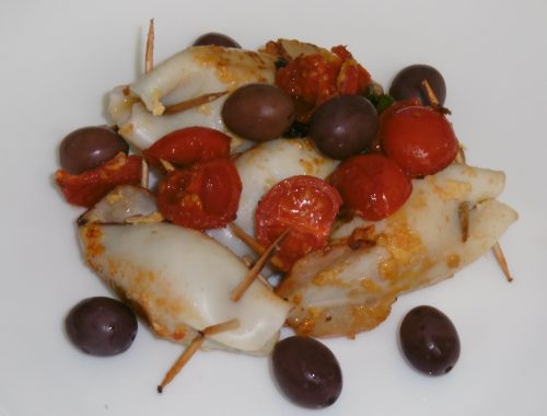 Calamari ripieni con pomodorini e olive - Piatto pronto