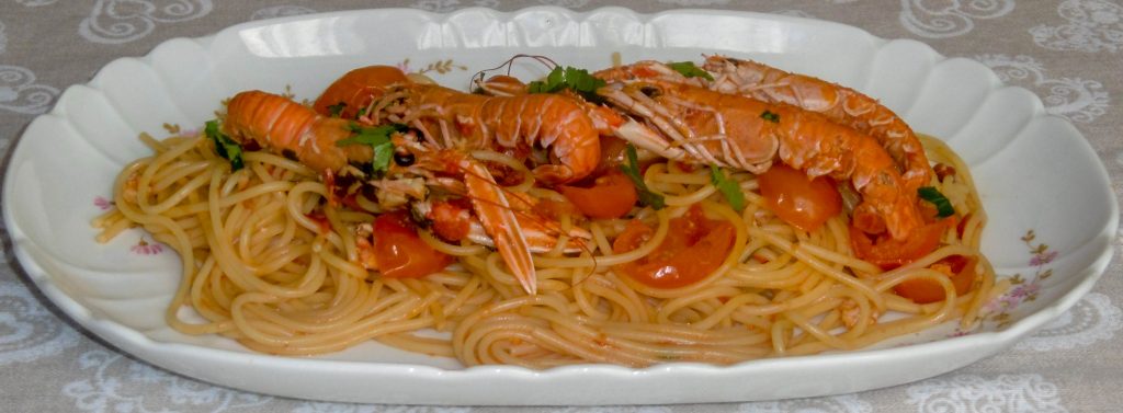 Spaghetti con scampi e pomodorini - Piatto pronto