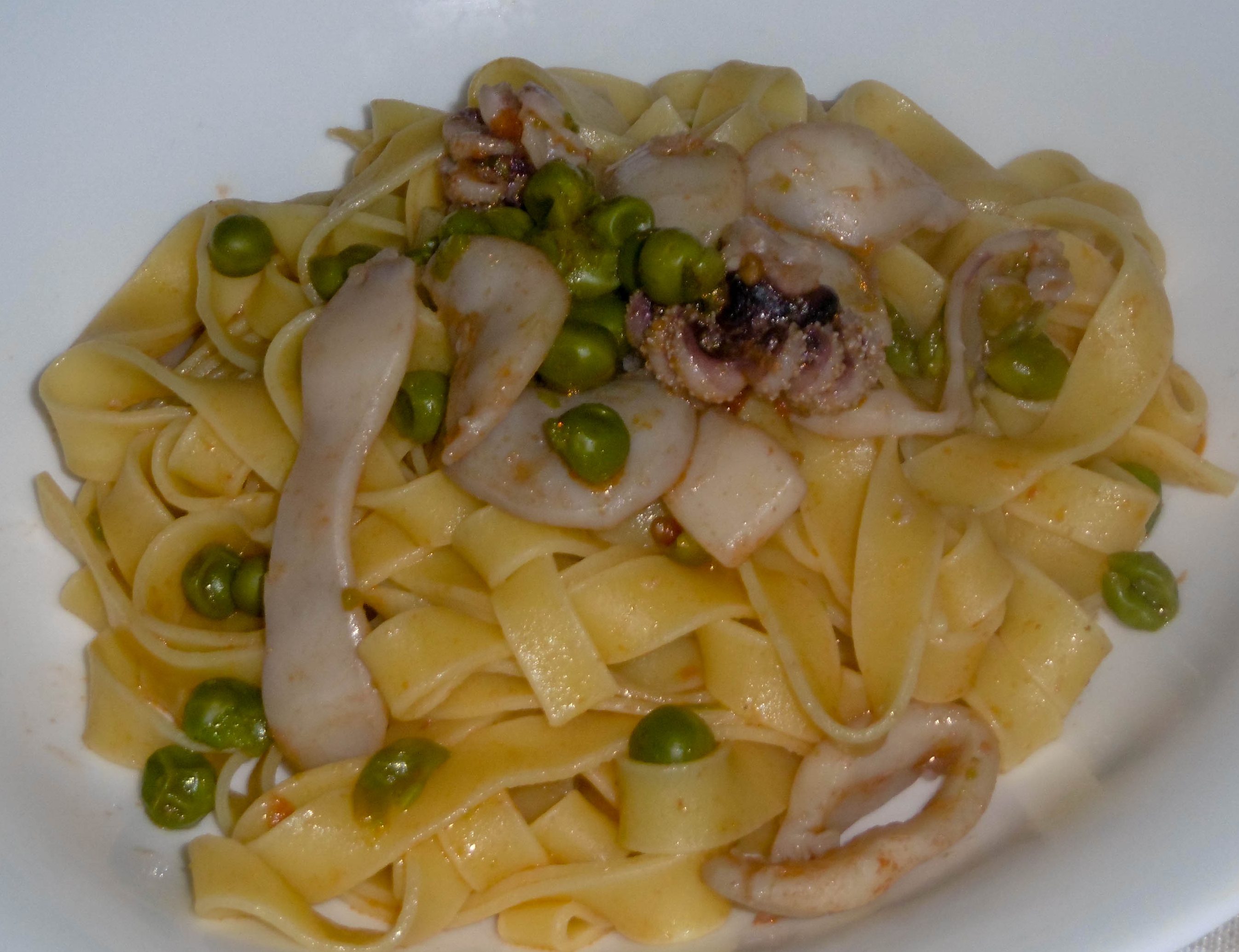 Tengofame Tagliatelle Con Seppie E Piselli