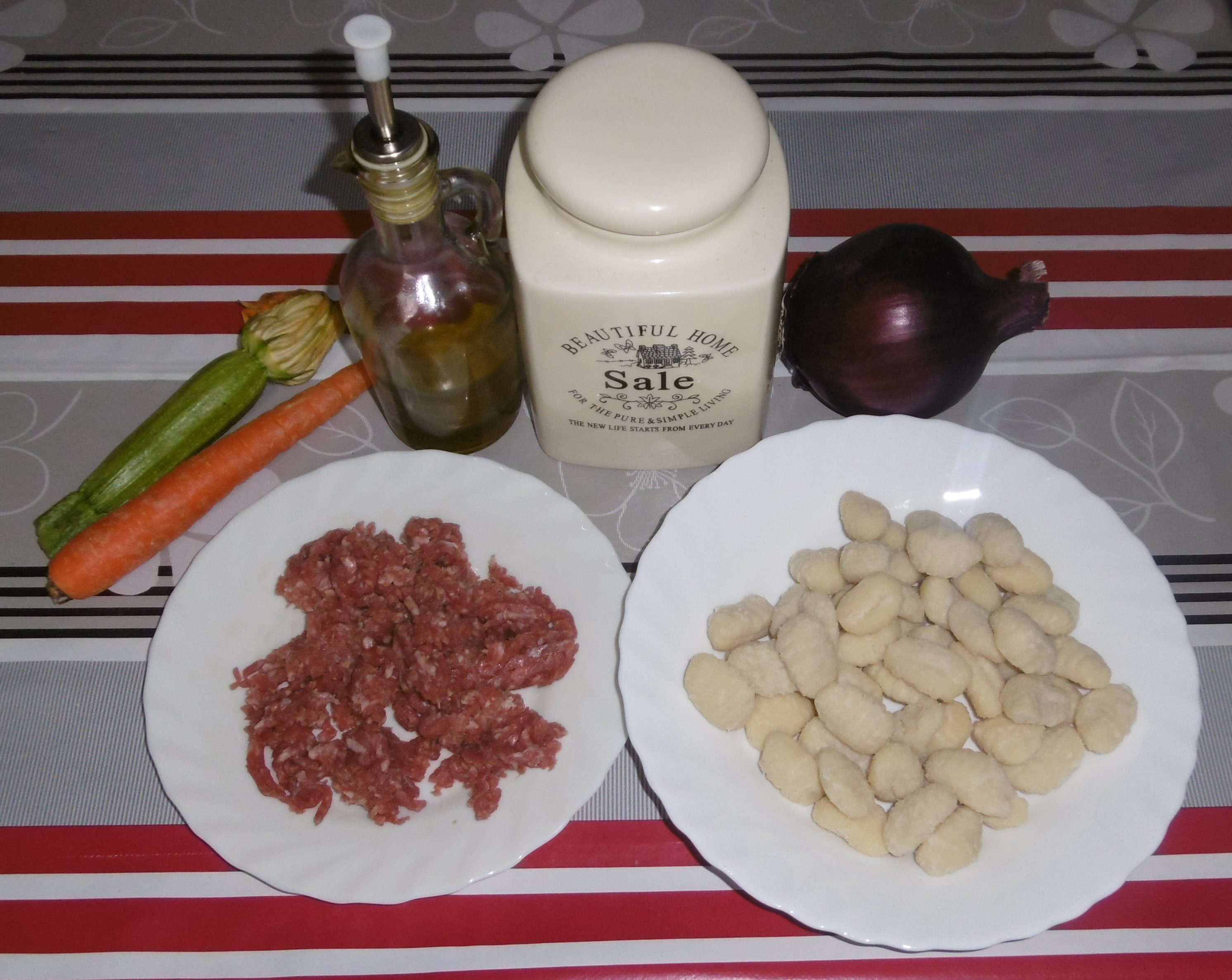 Gnocchi con ragù di carne e verdure - Ingredienti