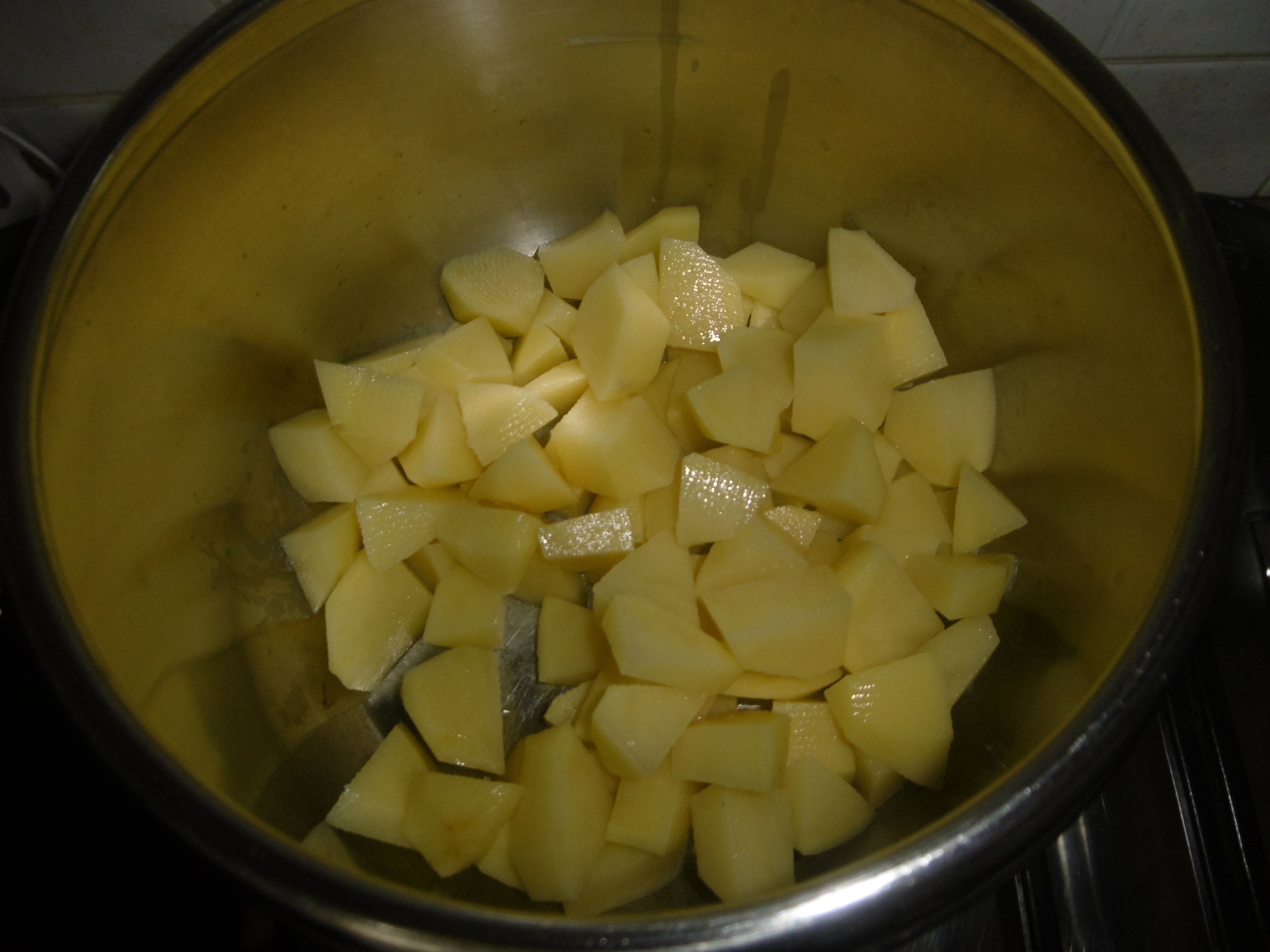 Patate al pomodoro in pentola a pressione - Patate in pentola