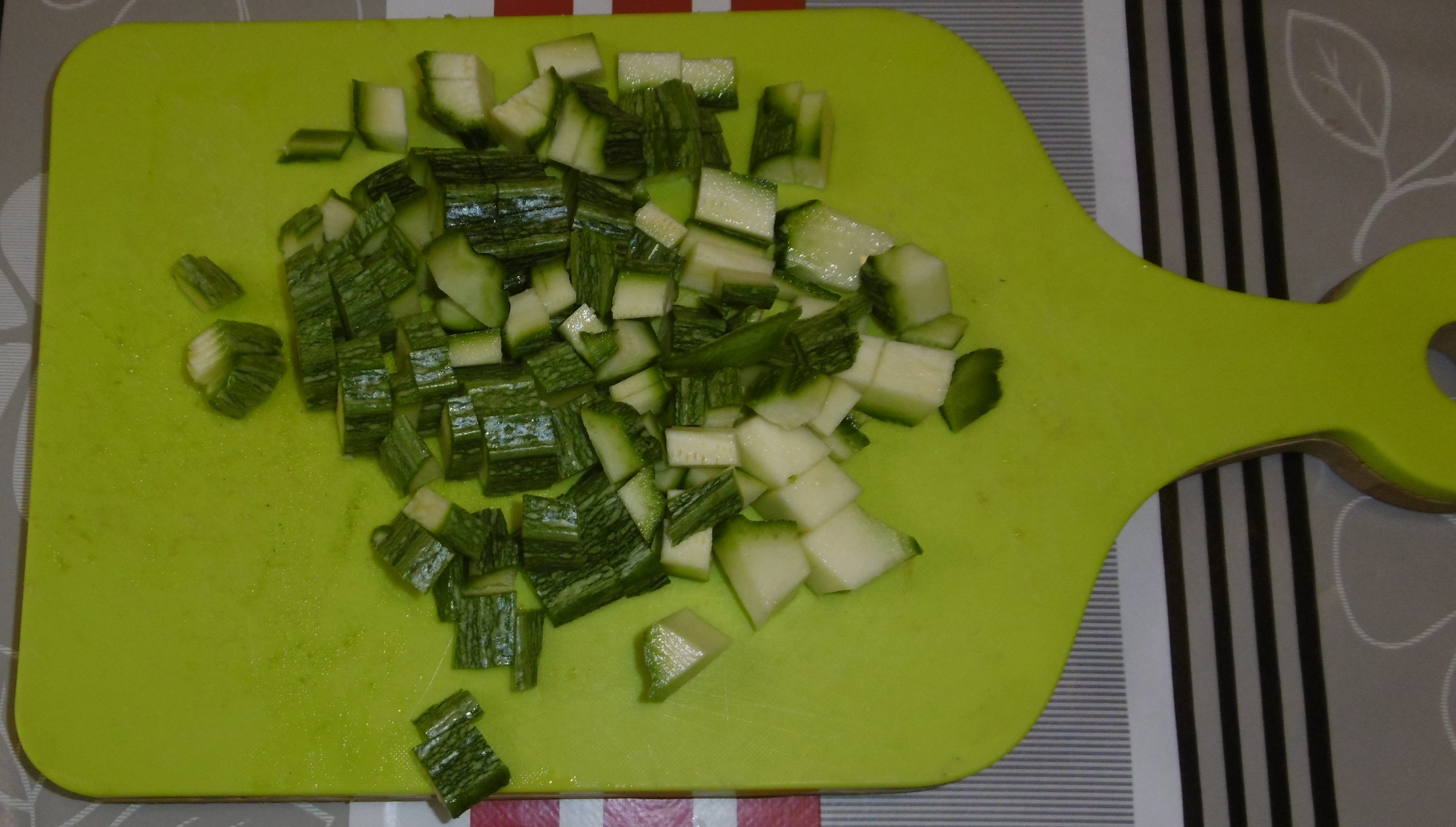 Paccheri con scampi e zucchine - Zucchine tagliate