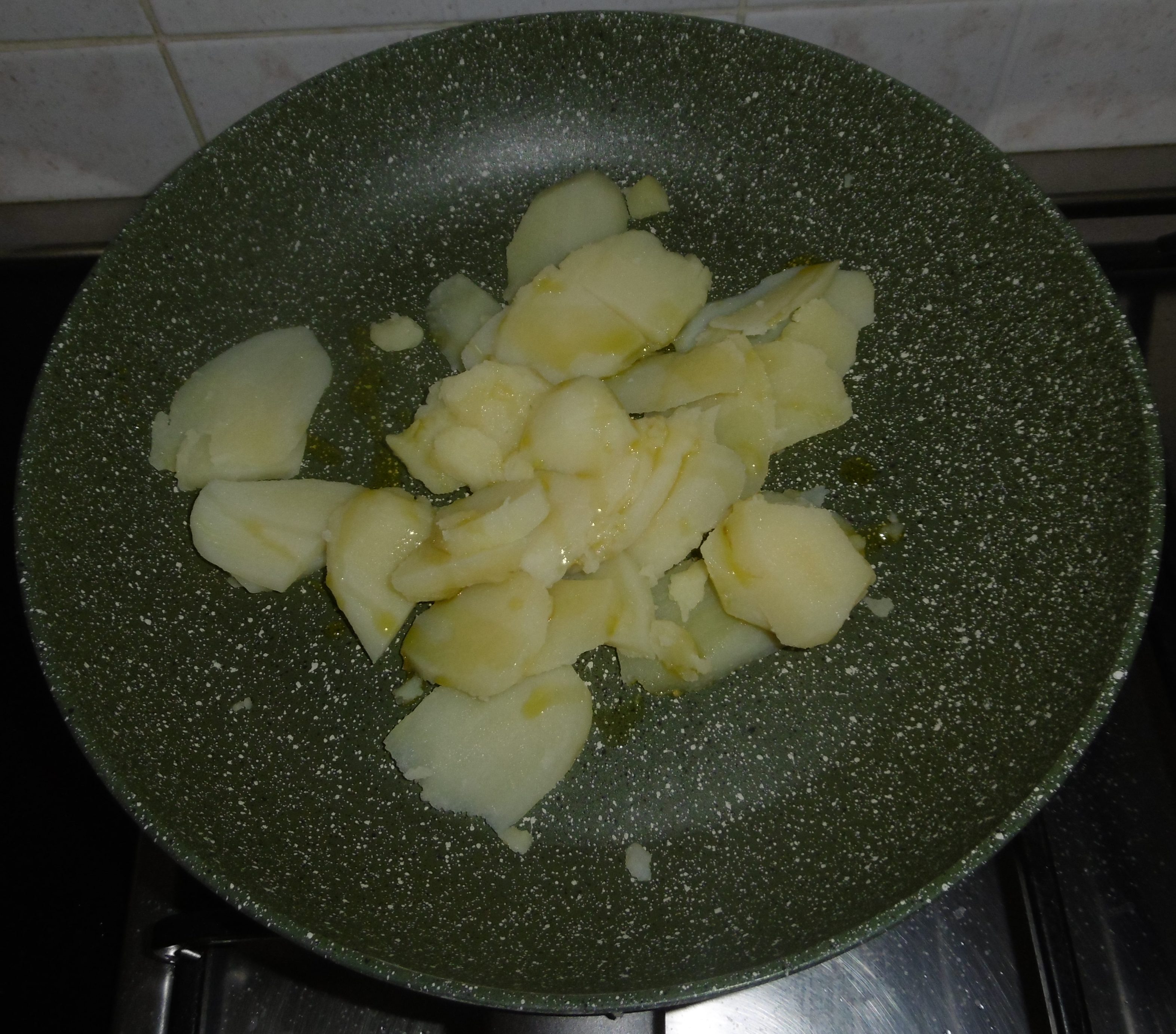 Calzone ripieno con salsiccia e patate - Patate