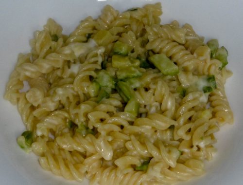 Pasta con zucchine e stracchino - Piatto pronto