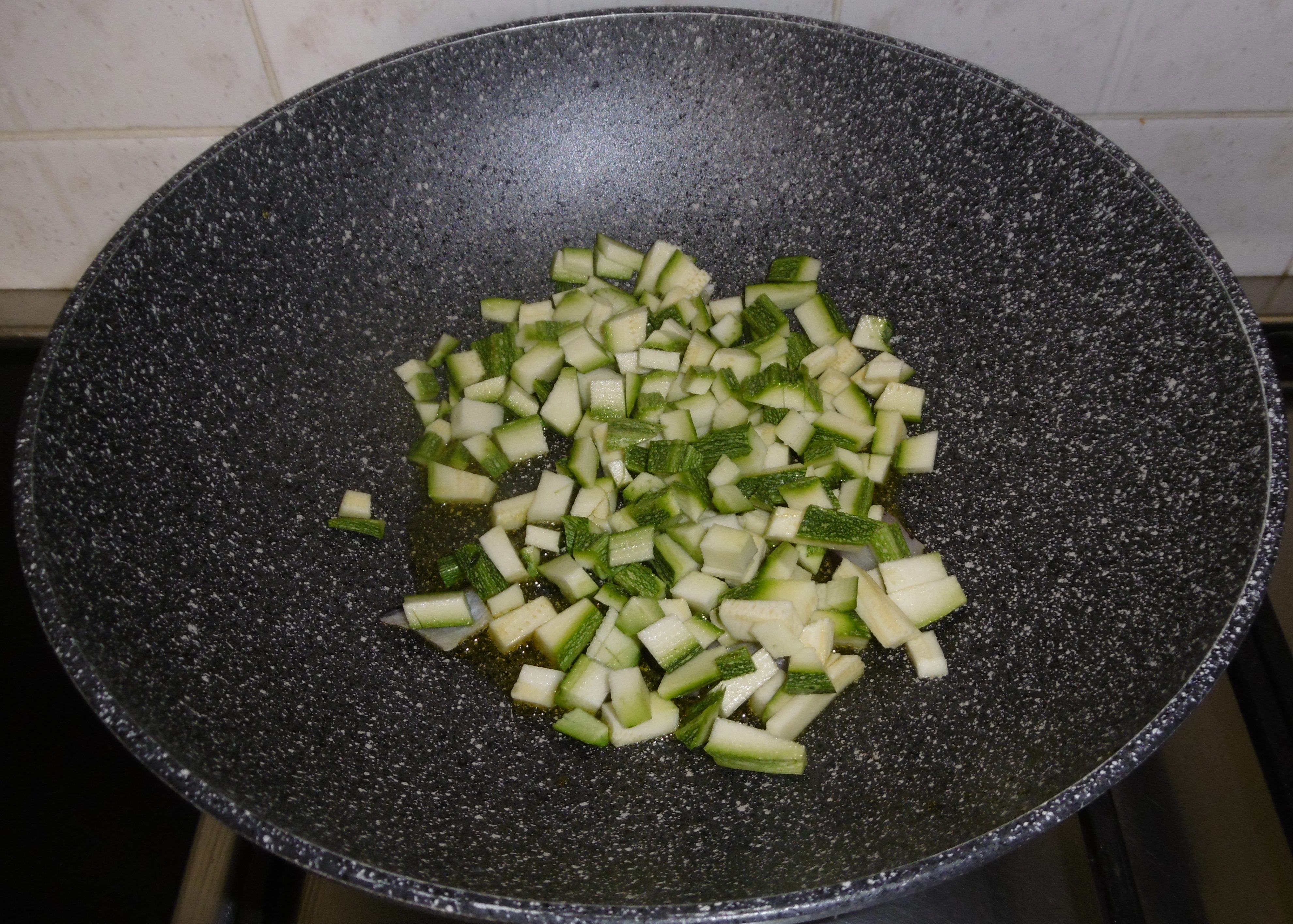 Pasta con zucchine e stracchino - Zucchine in padella