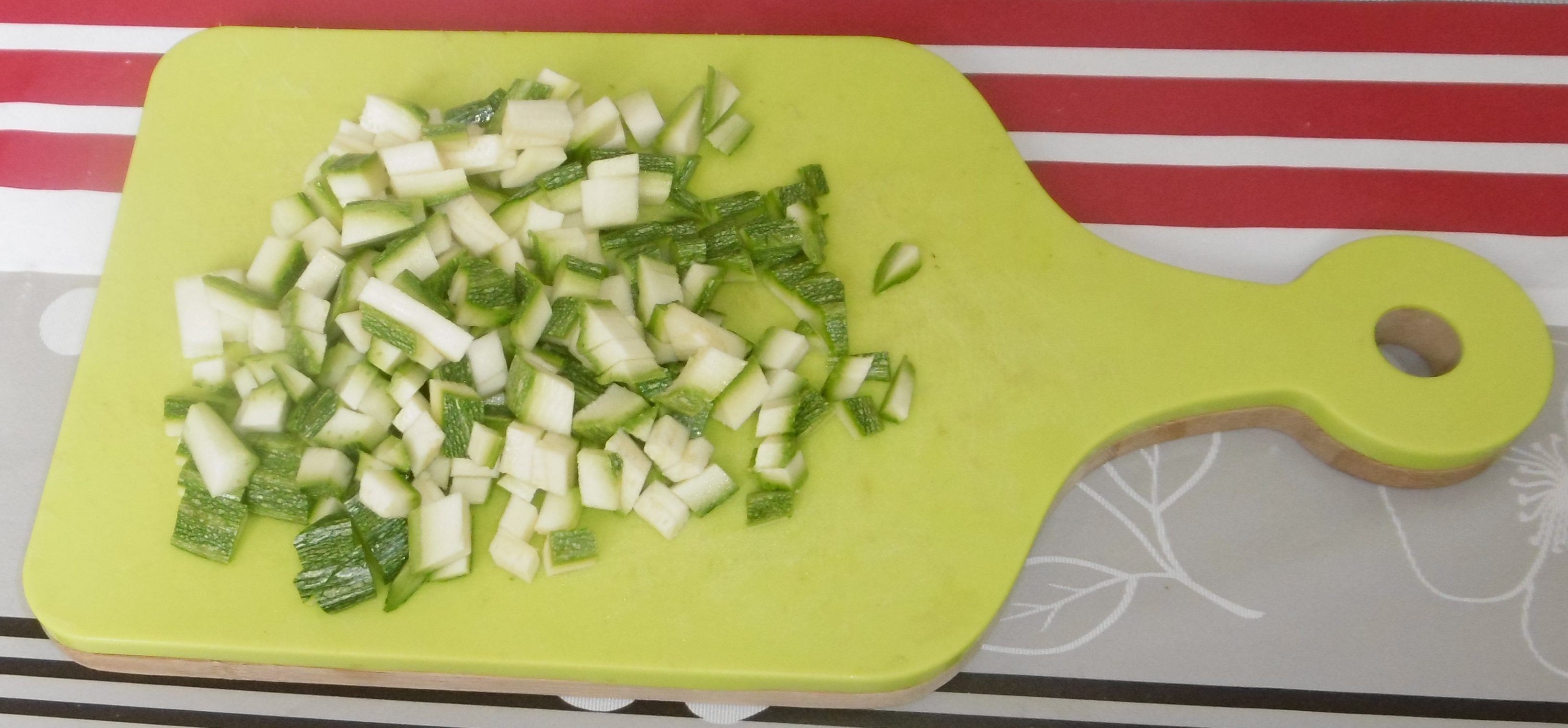 Pasta con zucchine e stracchino - Zucchine tagliate