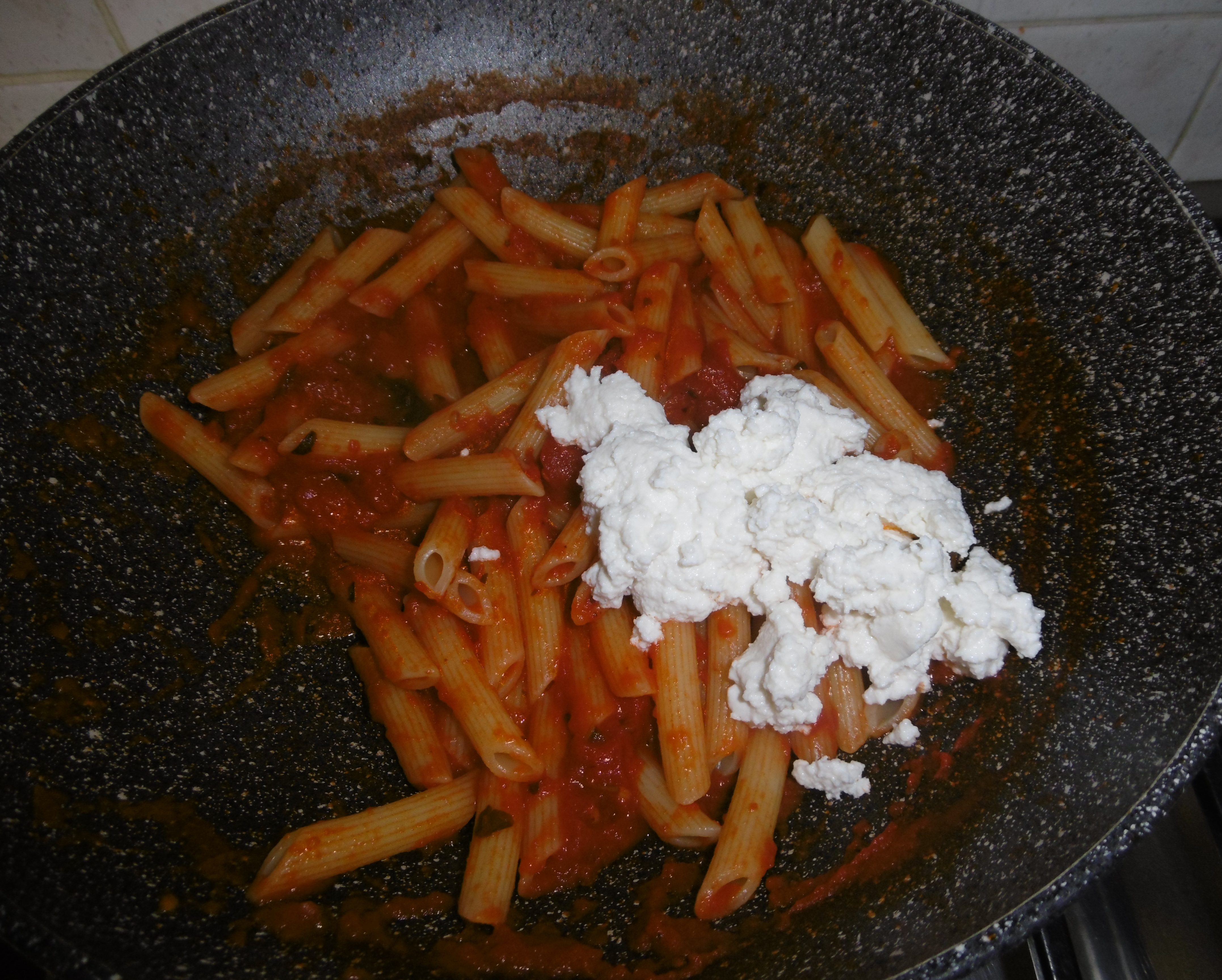 Pasta con sugo e ricotta - Aggiunta pasta e ricotta