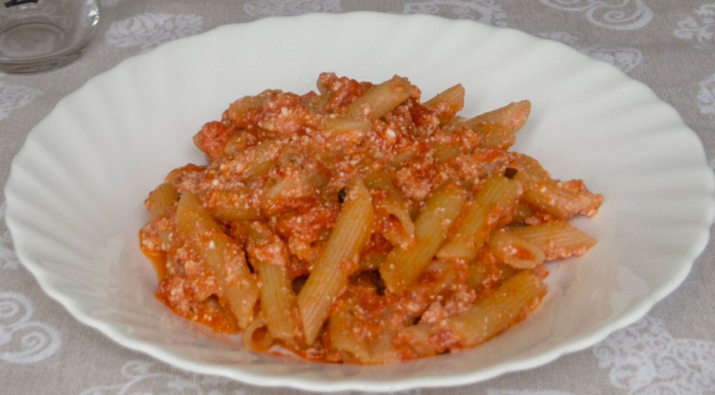 Pasta con sugo e ricotta - Piatto pronto