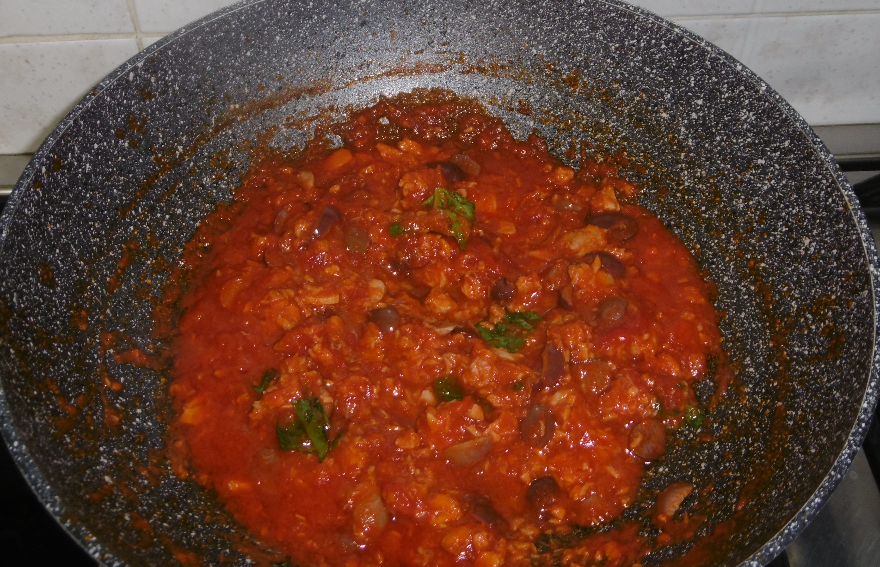 Pasta con tonno, pomodoro e olive - Aggiunta olive