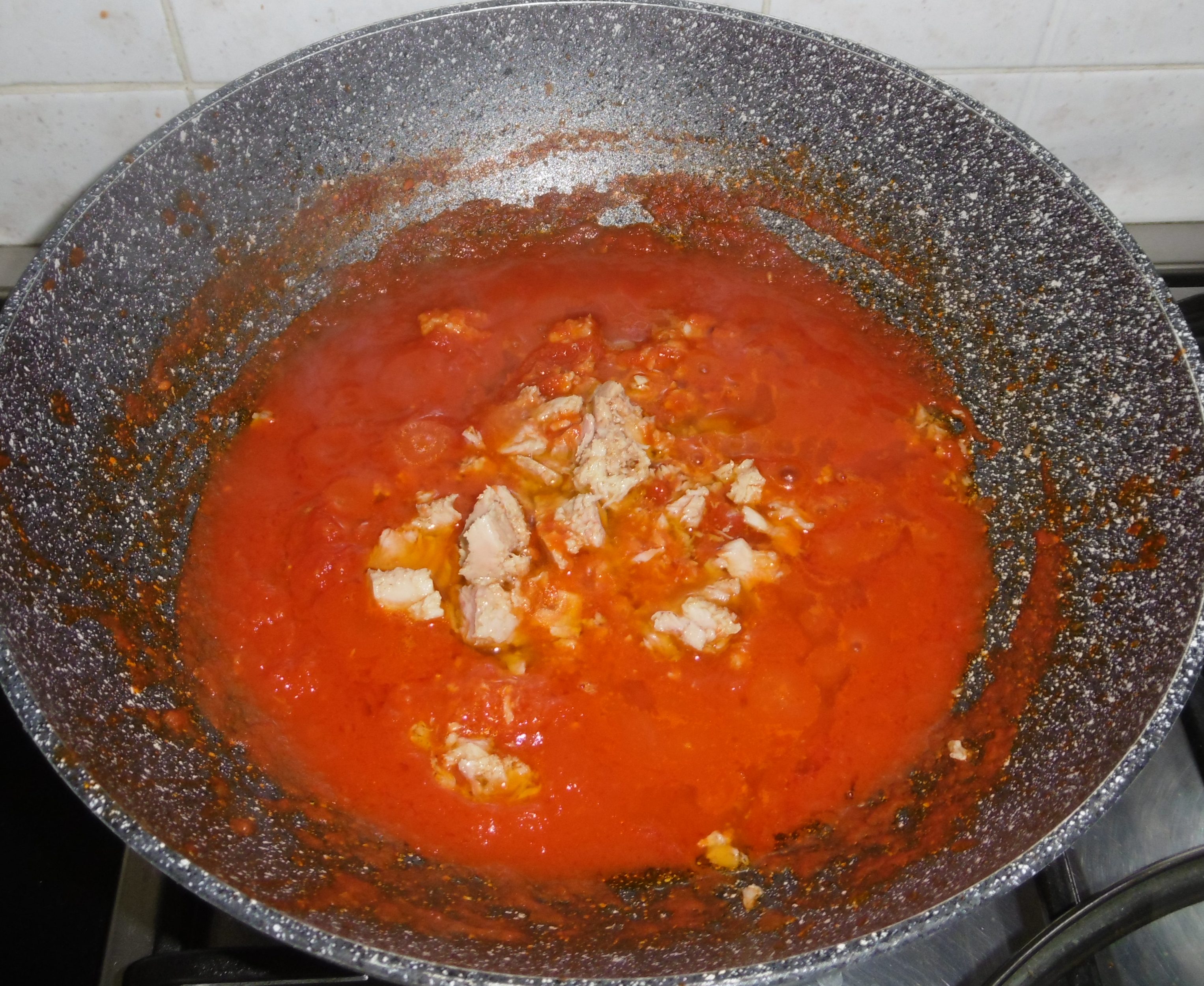 Pasta con tonno, pomodoro e olive - Aggiunta tonno