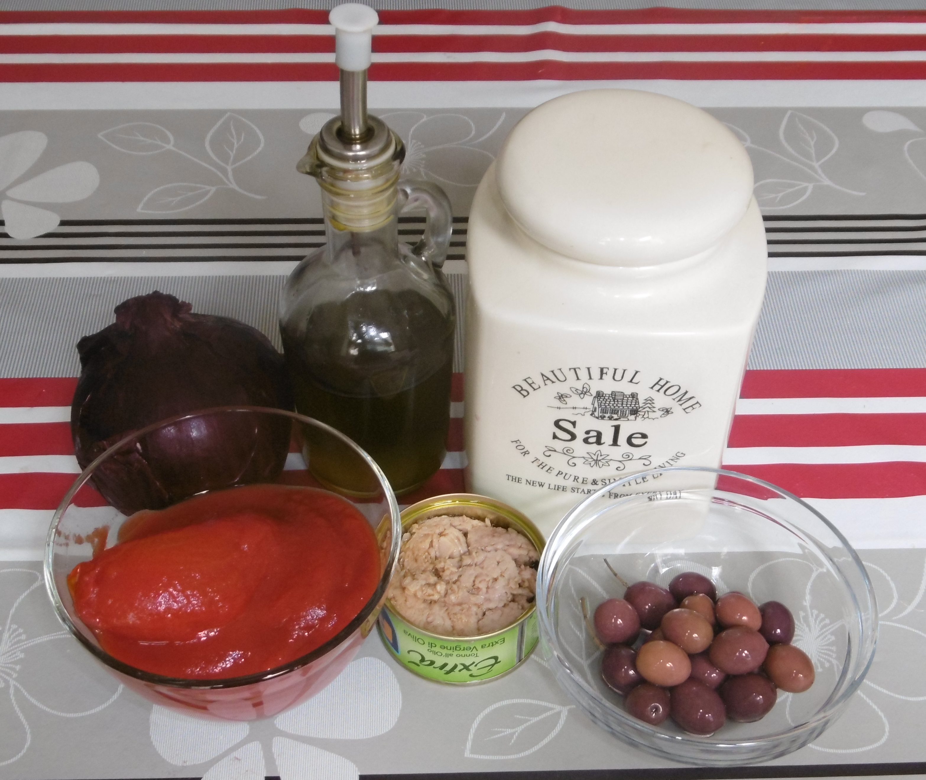Pasta con tonno, pomodoro e olive - Ingredienti