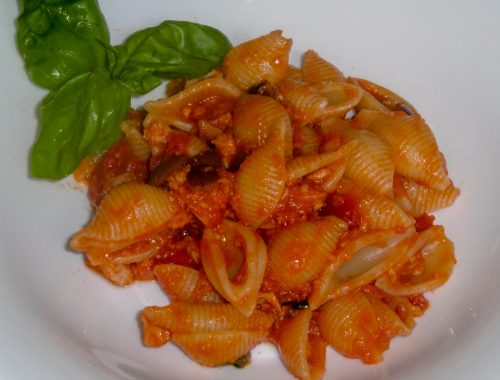 Pasta con tonno, pomodoro e olive - Piatto pronto