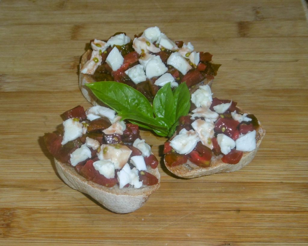 Bruschetta con pomodoro e mozzarella- Piatto pronto