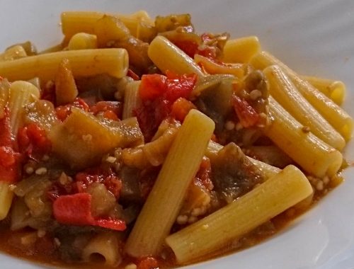 Pasta con melanzane e pomodorini - Piatto pronto