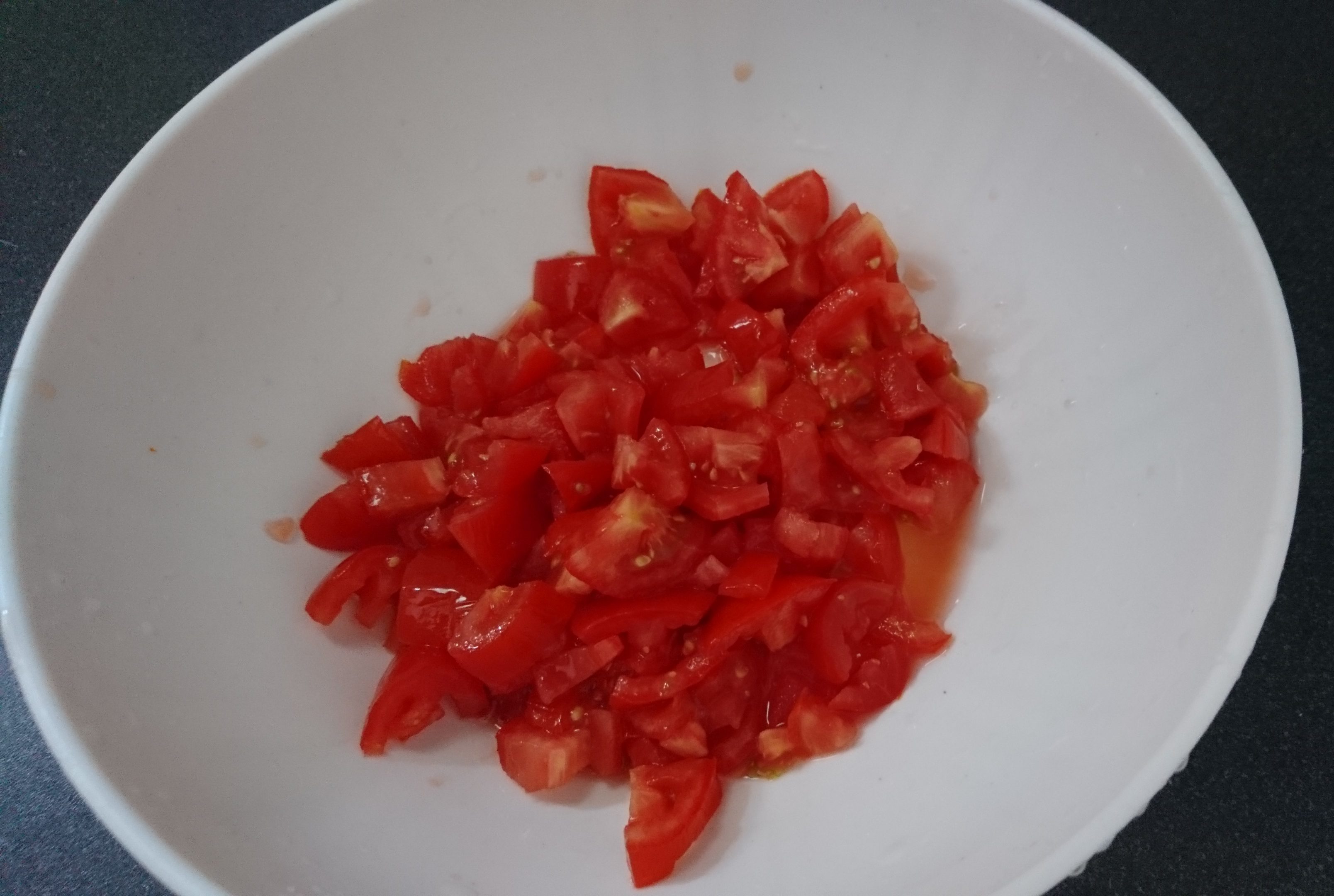 Pasta con melanzane e pomodorini - Pomodorini tagliati