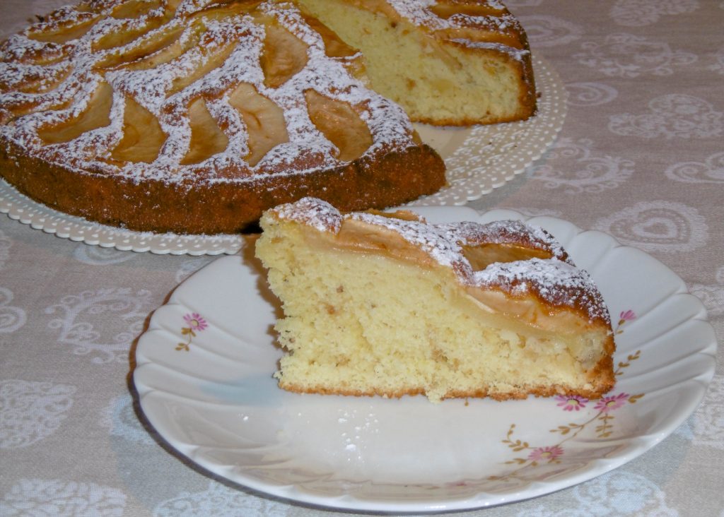 Torta di mele e nocciole - Piatto pronto