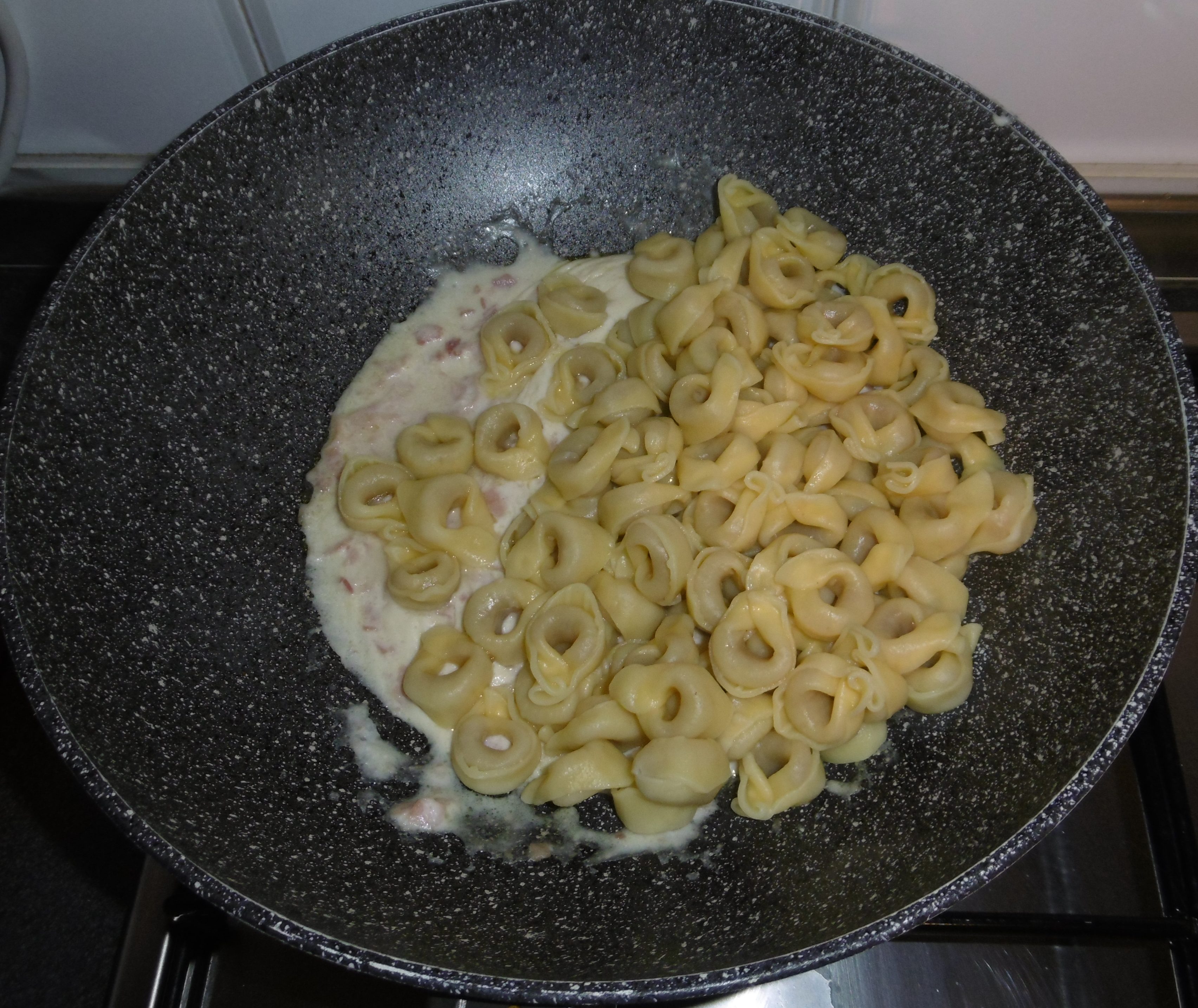 Tortellini panna e prosciutto - Aggiunta tortellini