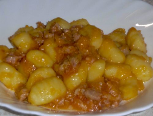 Gnocchi con zucca e salsiccia - Piatto pronto