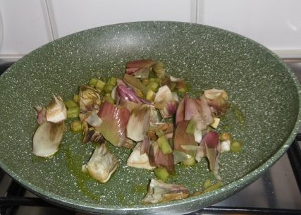 Pasta con scampi e carciofi - Carciofi in padella