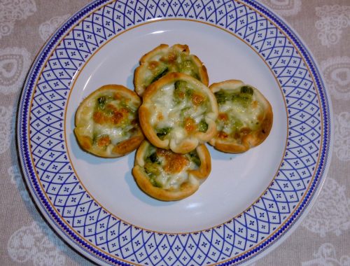 Cestini di pasta sfoglia con zucchine e mozzarella - Piatto pronto