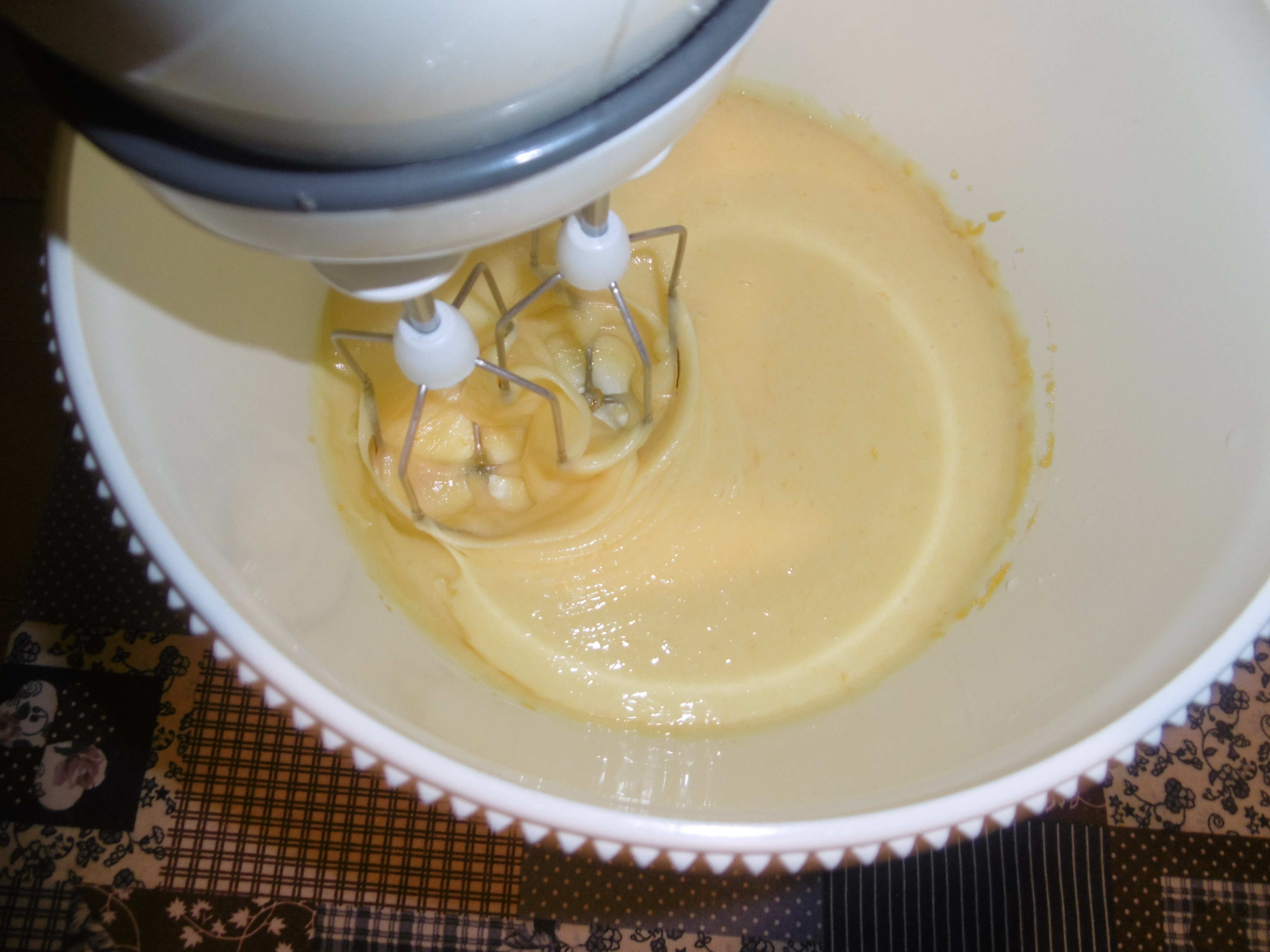Plumcake arancia e yogurt - Uova sbattute