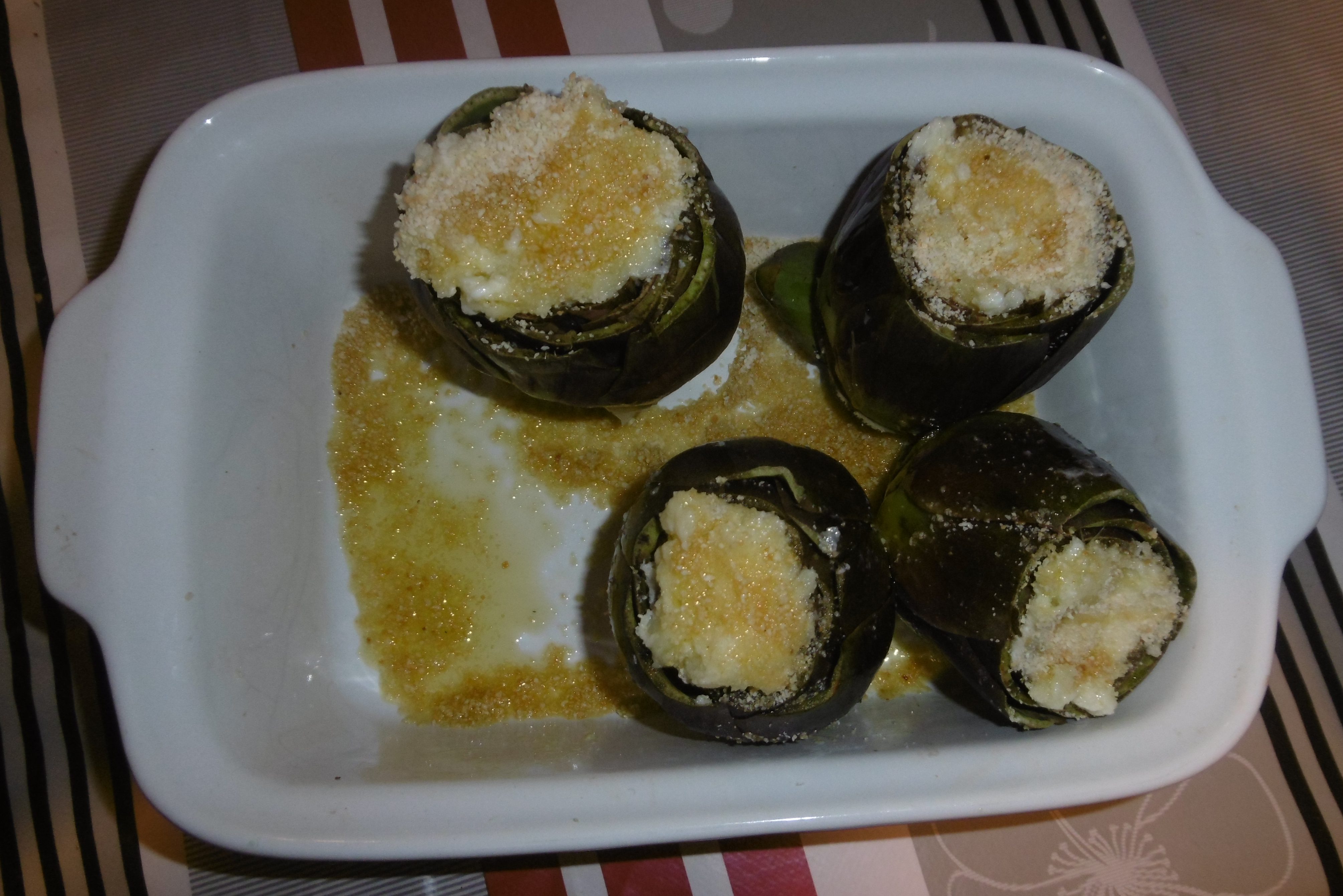 Carciofi ripieni con patate e formaggio - carciofi in teglia