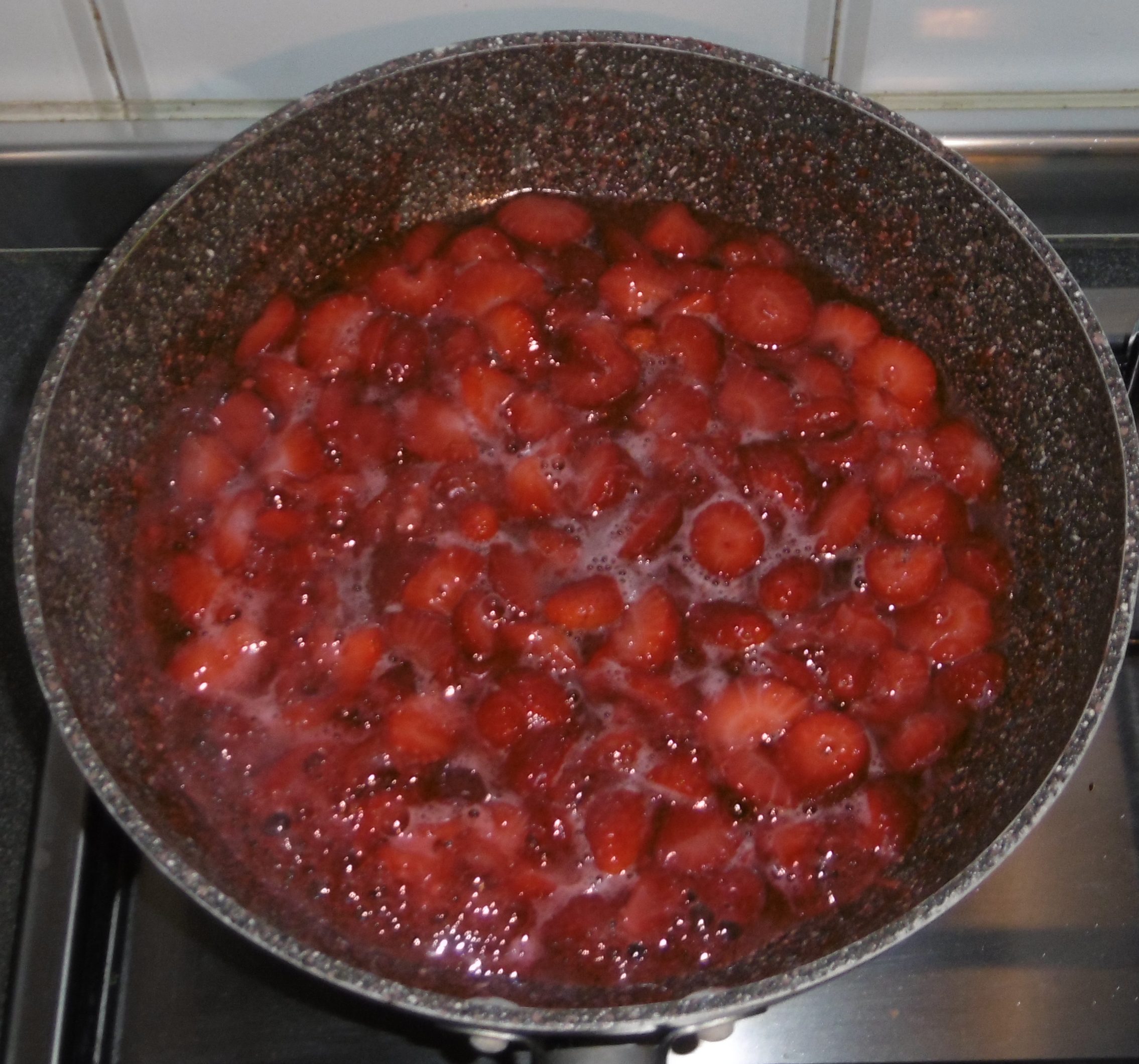 Cheesecake alle fragole - Fragole in padella