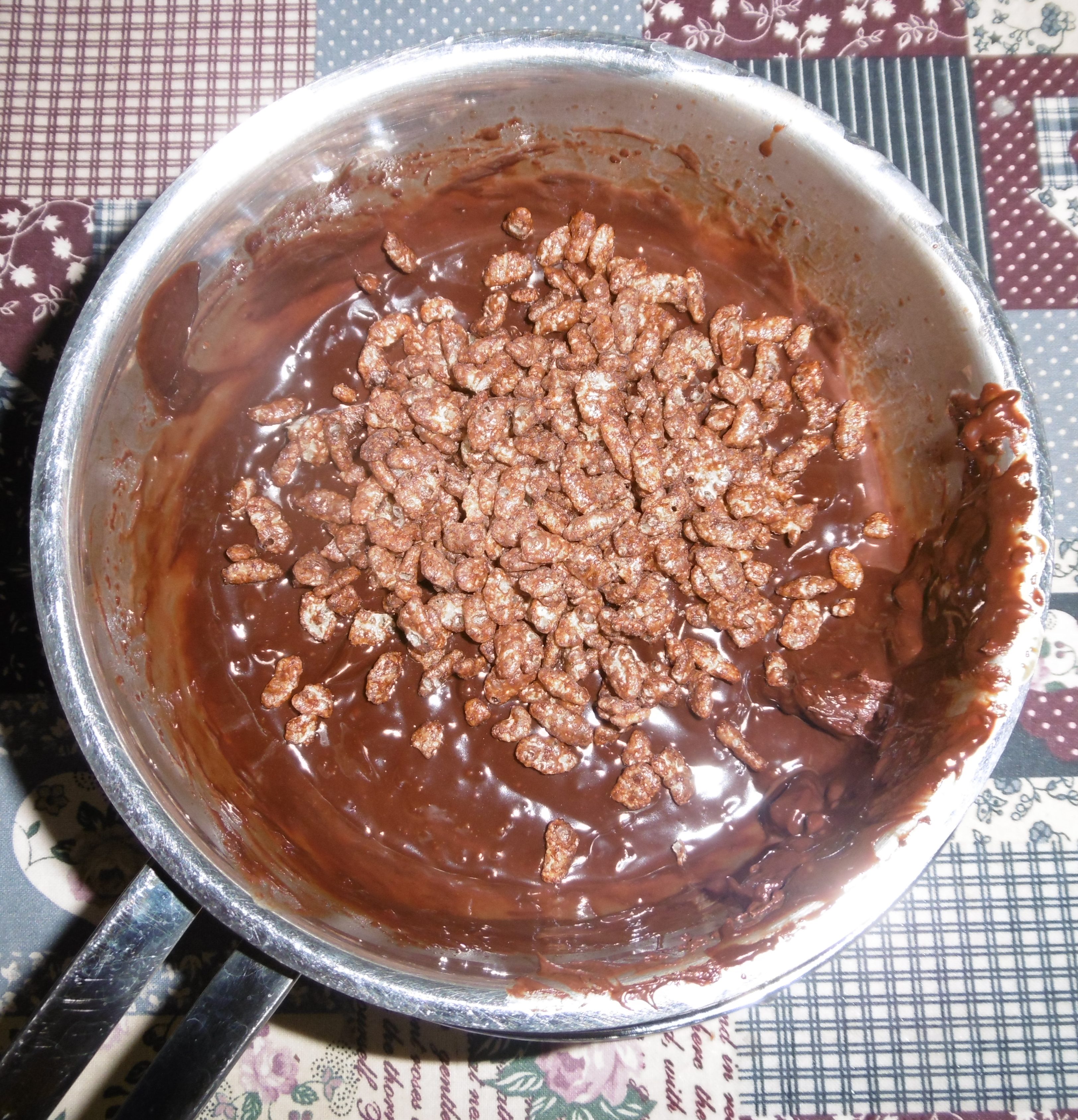 Gelato biscotto con cioccolato e riso soffiato - Aggiunta cioccolato e riso soffiato