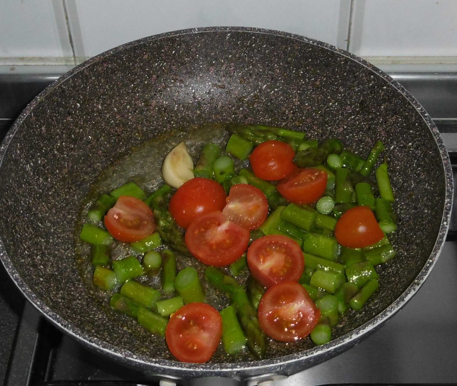 Pasta con crema di asparagi e pomodorini - Aggiunta pomodorini