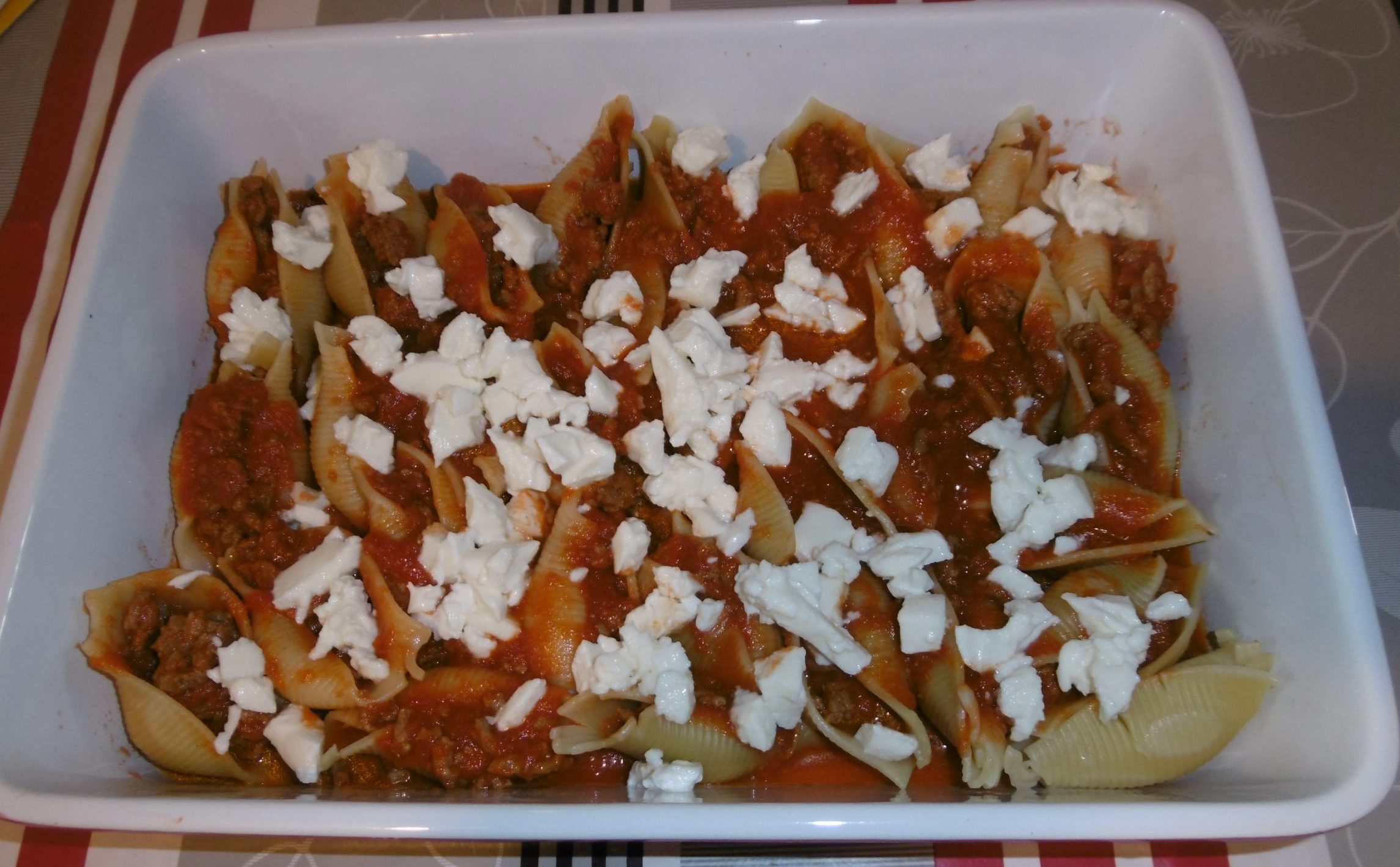 Conchiglioni-ripieni-al-ragù-Conchiglioni-ripieni-con-mozzarella